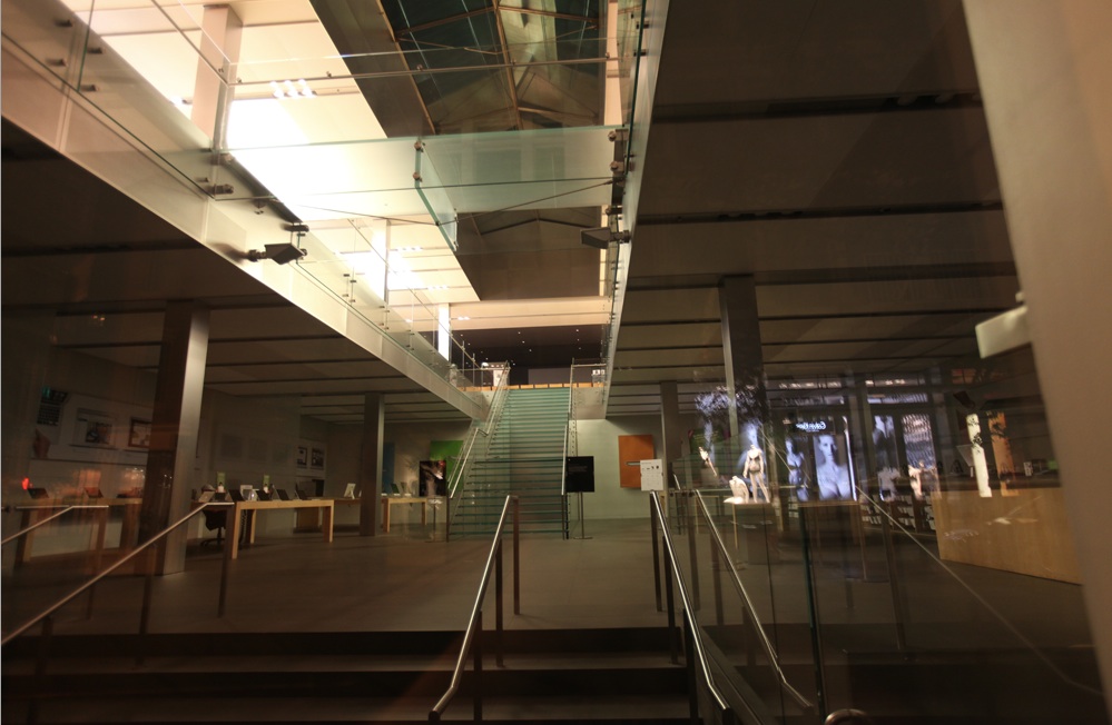apple-store-reflections