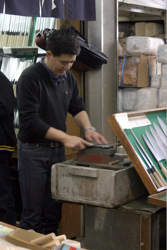 knife-sharpener-tsukidji